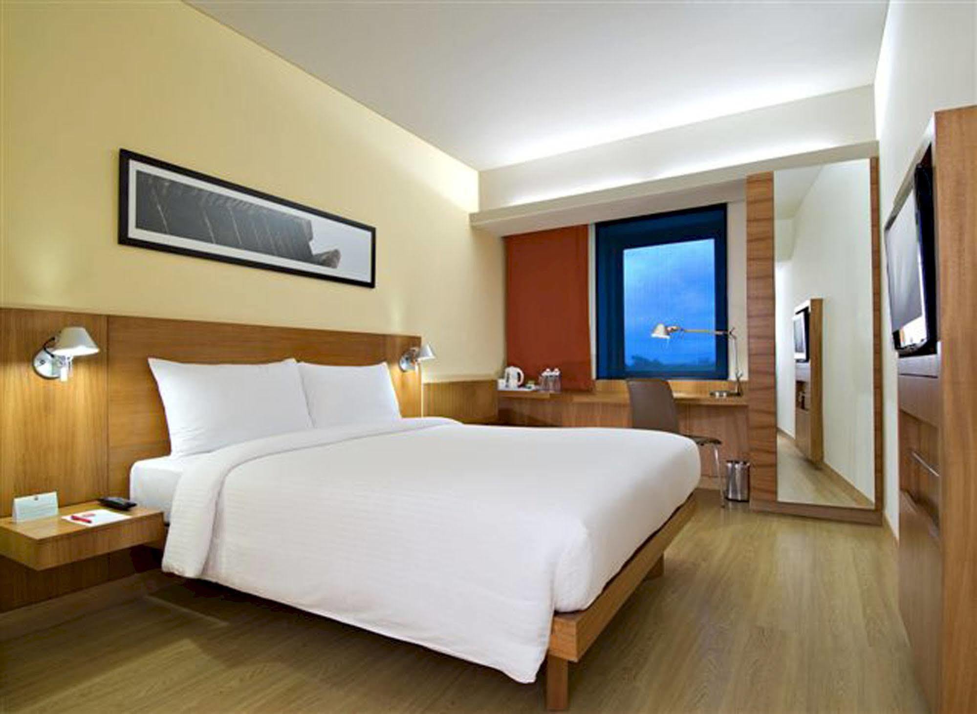 Hotel Ibis Airport - An Accor Brand Bombaj
